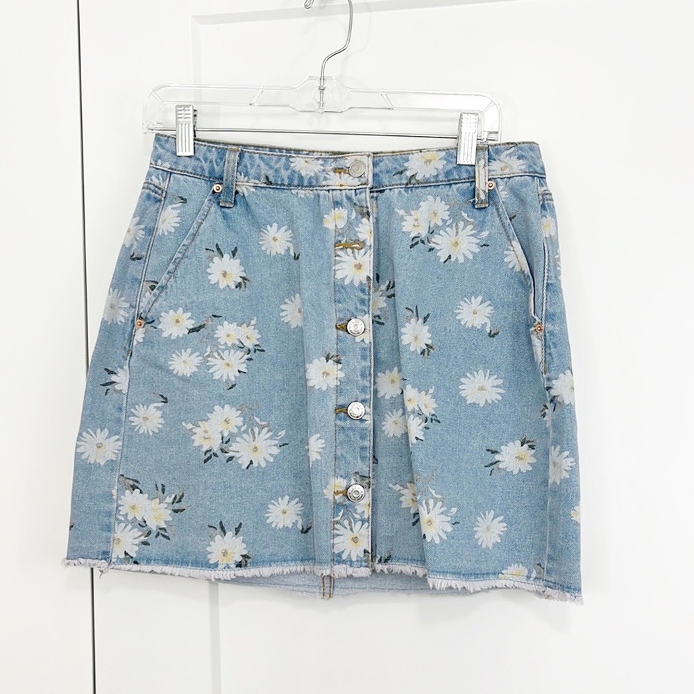 Wild Fable Size 10 Blue and White Daisy Floral Button Down Jean Skirt w/ Pockets